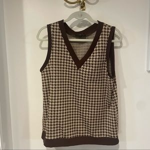 Love & Other Things knitted vest in brown dogtooth size 8